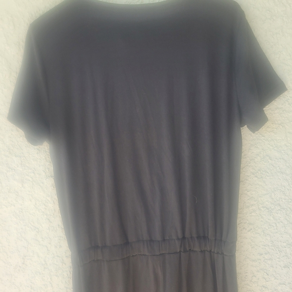 Sophisticated Black Wrap-Style Jumpsuit with Tapered Legs - Picture 8 of 14